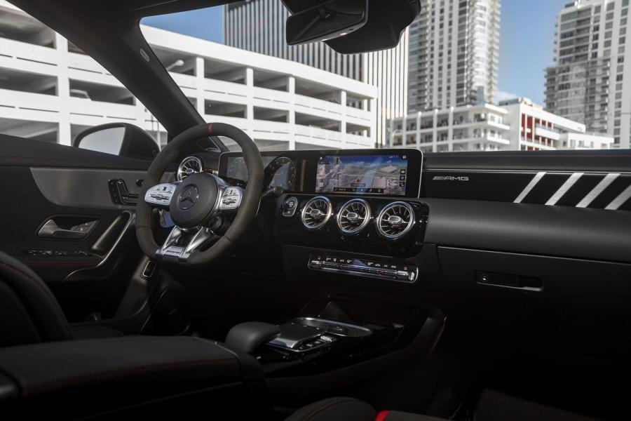 Торпедо Mercedes-AMG CLA35 4Matic (C118) 2019 года  (NA) (фото 32 из 40)